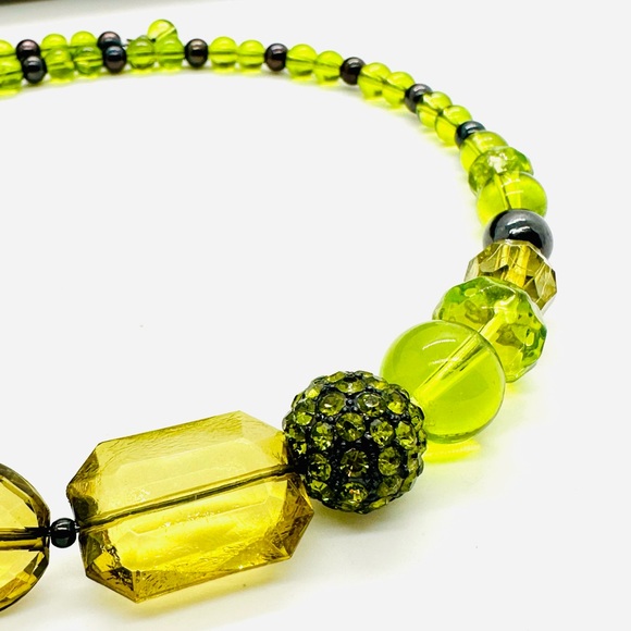 Green Glass Statement Necklace - Picture 10 of 12